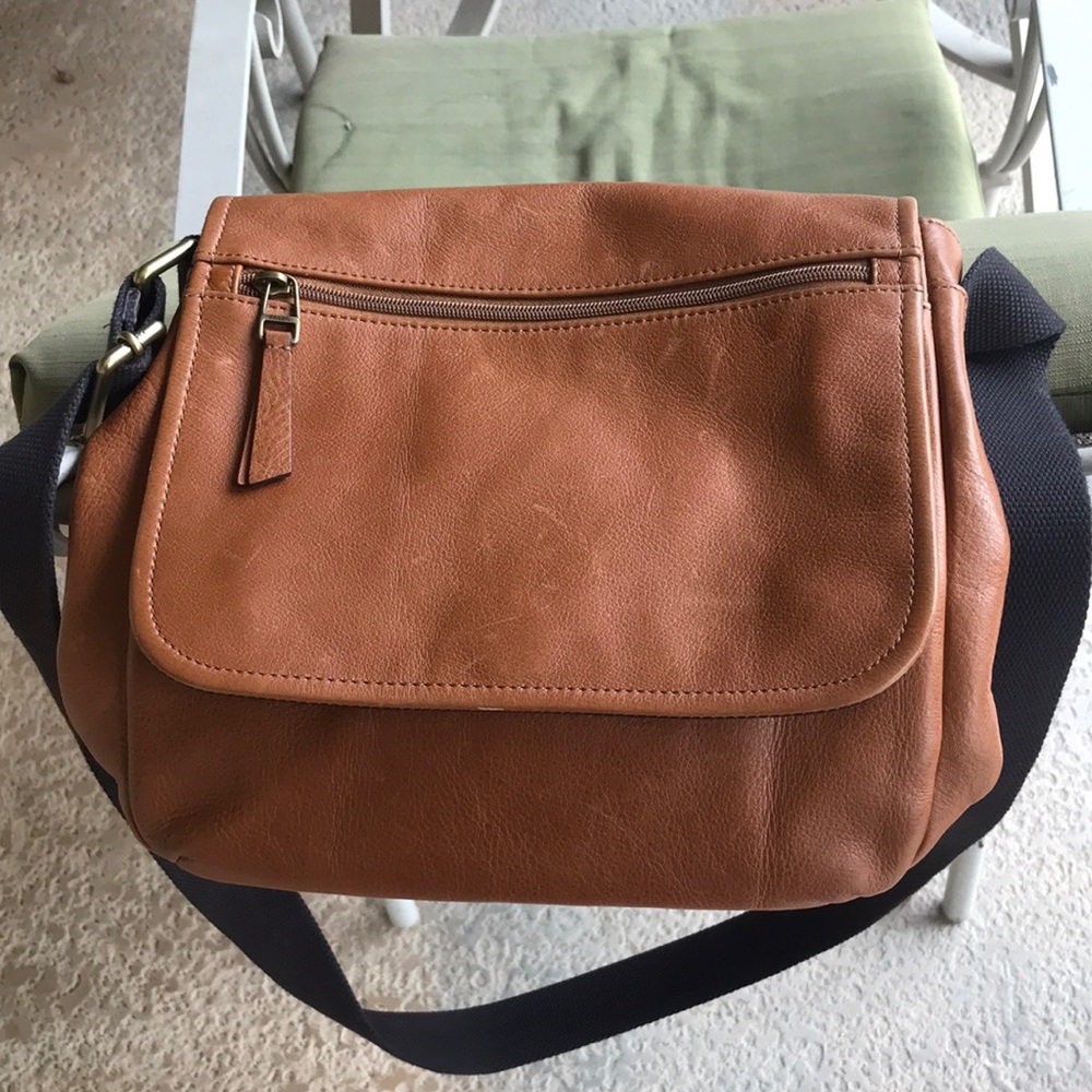 Fossil leather bag with shoulder strap